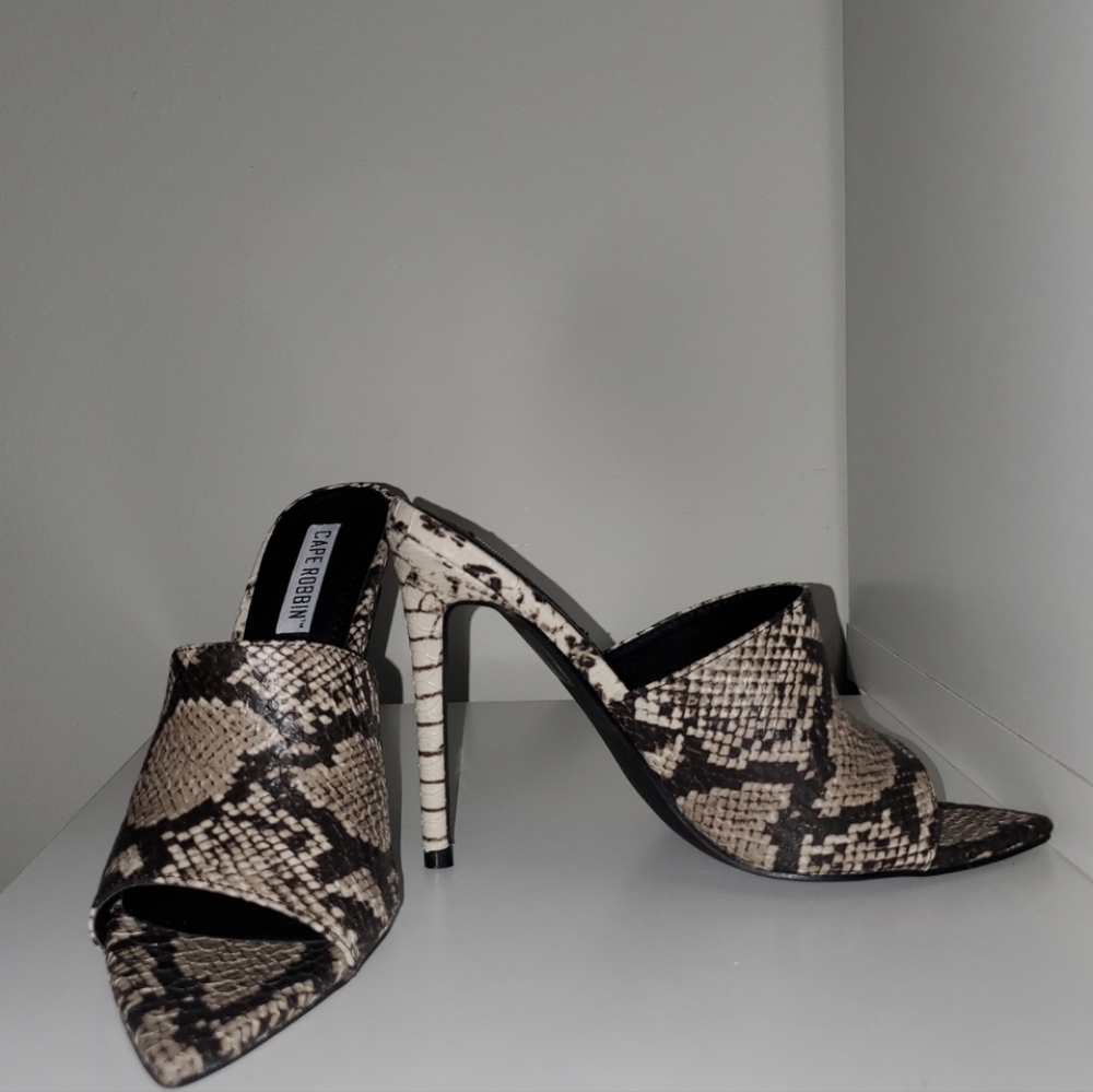 Cape Robbin mules size 7.5